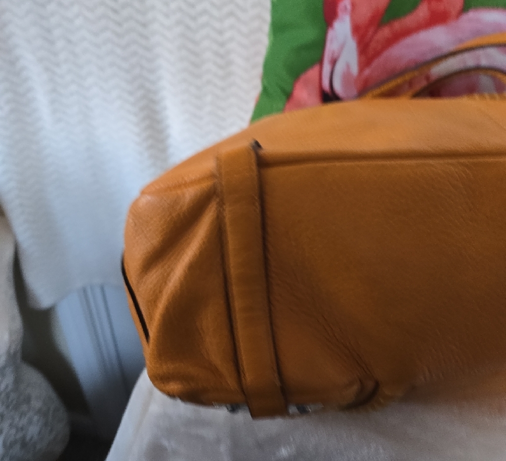 Cromia Stylish Leather Handbag 16"W X 12"H X 5" D - Picture 5 of 8